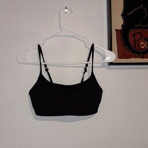 Vuori sports bra